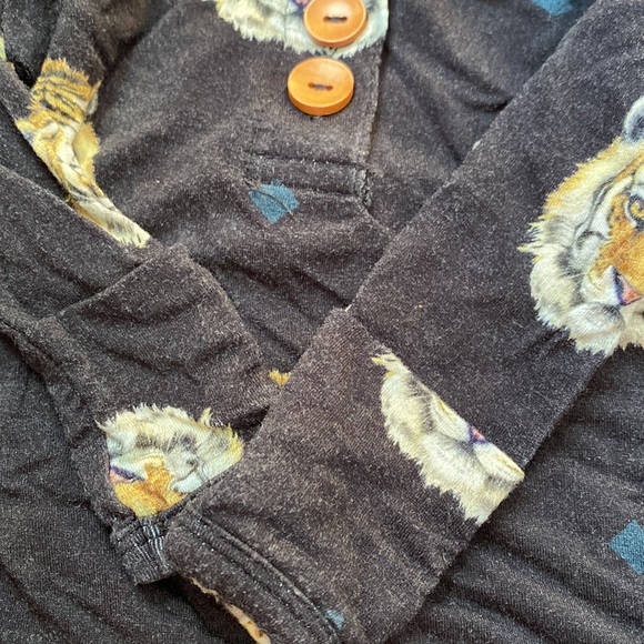 Posh Peanut 0-3 mos Tiger print knotted sleeper. - Picture 6 of 7